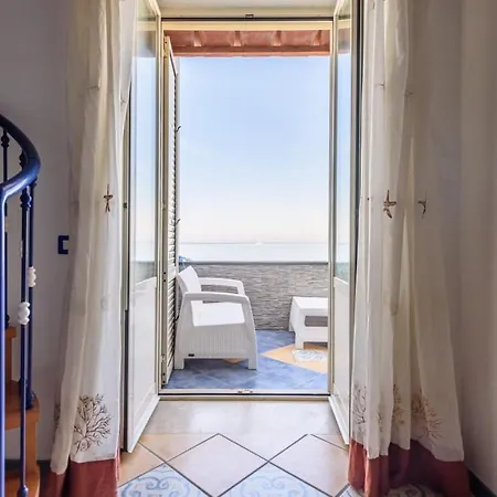 Captain Mike - De Vivo Realty Di Sorrento *