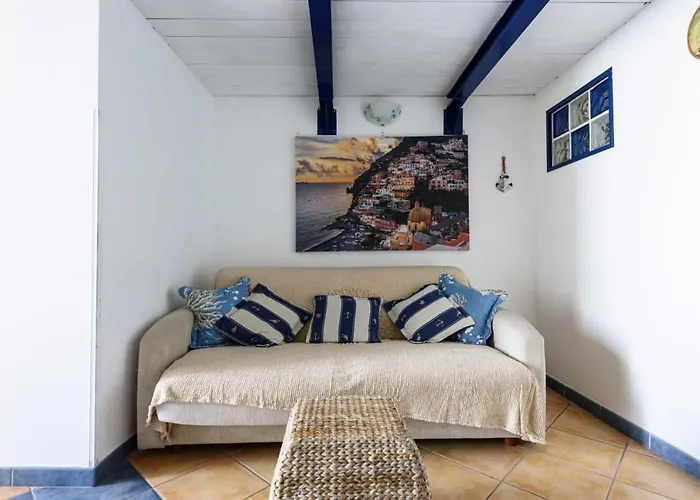 Captain Mike - De Vivo Realty Di Sorrento * Мета