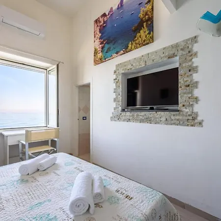De Vivo Realty - Captain Mike Apartment