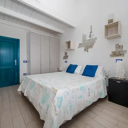 De Vivo Realty - Captain Mike Apartment