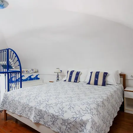 De Vivo Realty - Captain Mike Apartment Meta