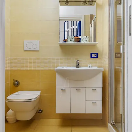 De Vivo Realty - Captain Mike Apartment Meta