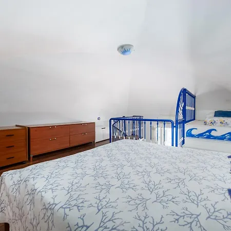 Apartment De Vivo Realty - Captain Mike Meta