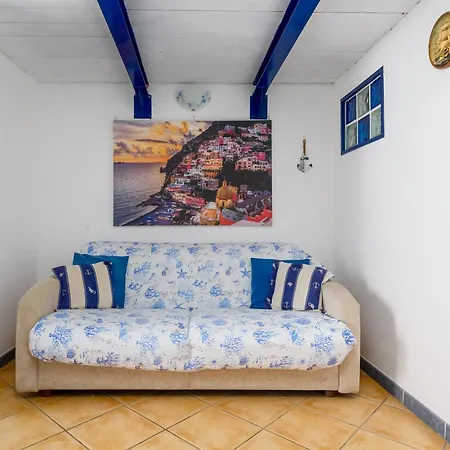 De Vivo Realty - Captain Mike Apartment
