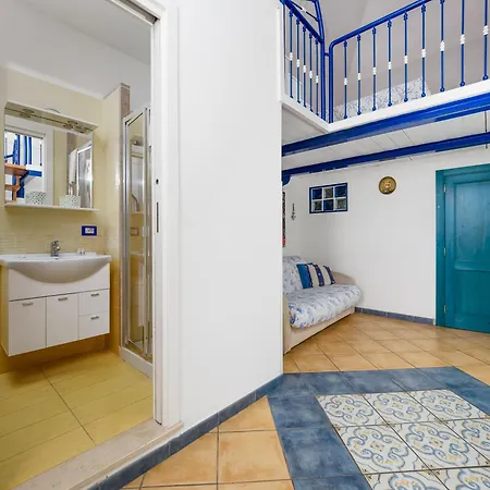 De Vivo Realty - Captain Mike Apartment