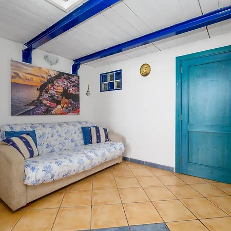 Apartment De Vivo Realty - Captain Mike *