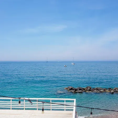 Apartment De Vivo Realty - Captain Mike *