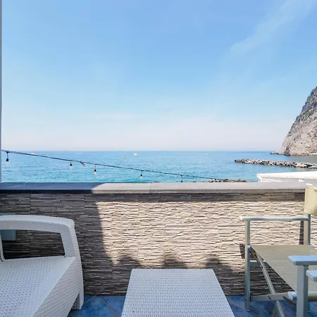 De Vivo Realty - Captain Mike Apartment *