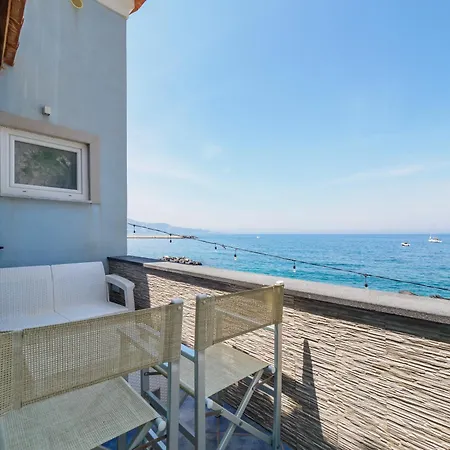 Apartment De Vivo Realty - Captain Mike *